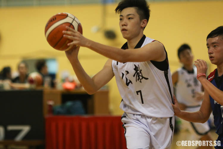 Joshua Lim (CHS #7) passes the ball. He scored 10 points in the game. (Photo 3 © REDintern Chua Kai Yun)