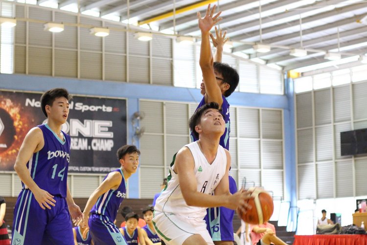 Calvin Lai (Christ Church #8) drives past his defenders and attempts an underbasket. (Photo 2 © REDintern Adeline Lee) 