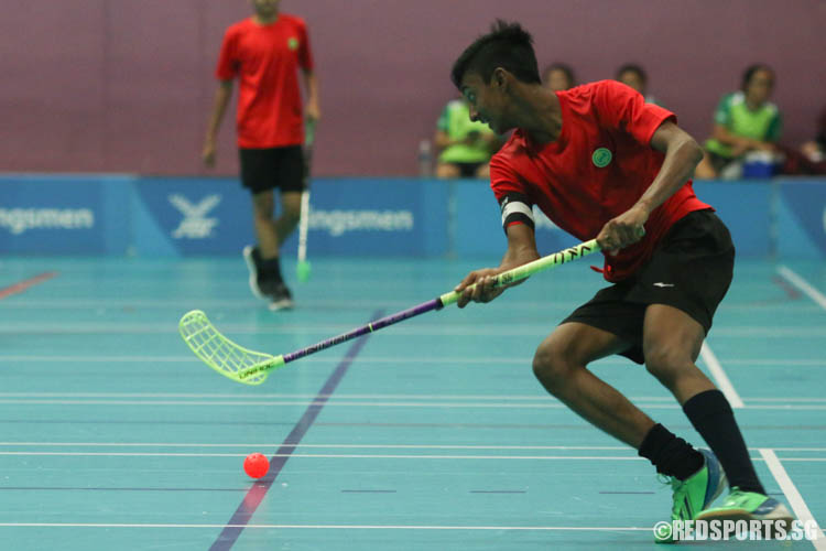 Mohd Ridzwan (Shuqun #12) charges upcourt with the ball. He scored 2 goals in the loss. (Photo 2 © Chua Kai Yun/Red Sports)