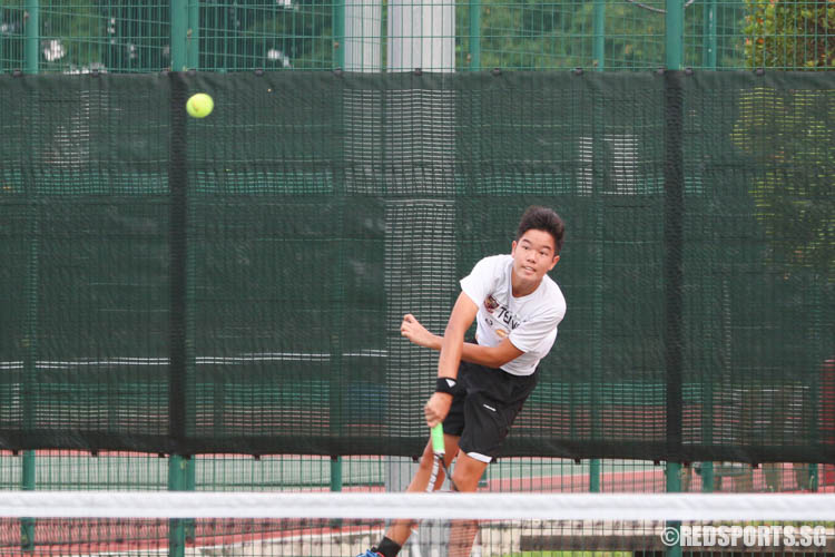 Robin Cheng of ACS (Independent) serves against Joshua Vestal during the 2nd Singles. Cheng won the match 6-4, 6-2. (Photo 4 © Chua Kai Yun/Red Sports)