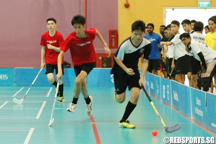 An ACS Barker player advances the ball. (Photo 5 © Dylan Chua/Red Sports)