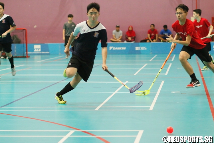 Players chasing after the ball. (Photo 8 © Dylan Chua/Red Sports)