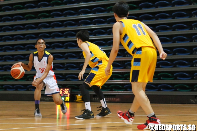 Ram (ACS BR #30) controls the ball on offense. (Photo 10 © Dylan Chua/Red Sports)