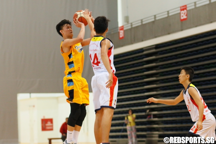 Xavier Ng (Fairfield #13) shoots against ACS Barker. (Photo 16 © Dylan Chua/Red Sports)