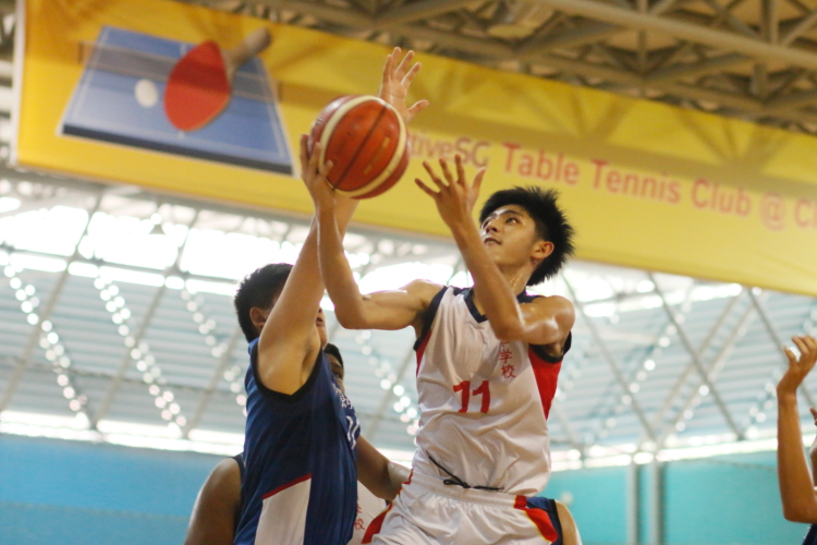 Sherman Seet (ACSBR #11) rises for the lay-up. He dropped 30 points to lead his team to victory. (Photo 1 © Dylan Chua/Red Sports)