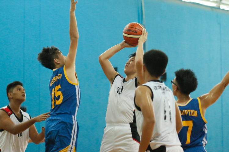 #10 of Bedik Green pulls up for a jumpshot over the defense. (Photo  © Chan Hua Zheng/Red Sports)