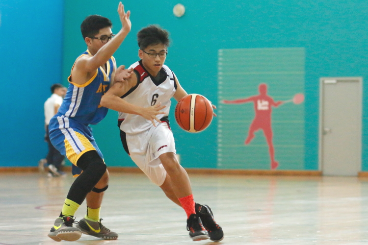 #6 of Bedok Green drives by his defender. (Photo  © Chan Hua Zheng/Red Sports)