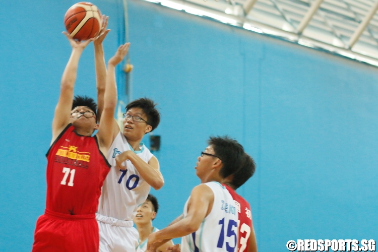 Belkham Low (NJC #71) rises for a contested lay-up.(Photo 11 © Dylan Chua/Red Sports)