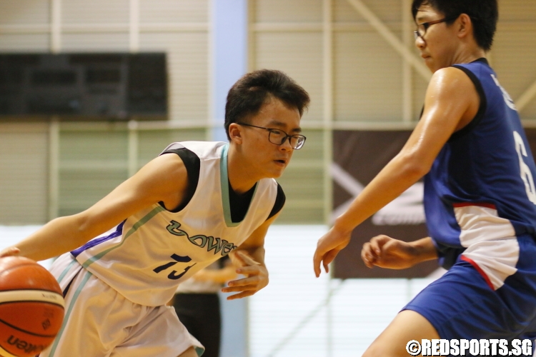Daniel Ang Yi Le (Bowen #13) driving against the Woodgrove defense. (Photo  © Chan Hua Zheng/Red Sports)