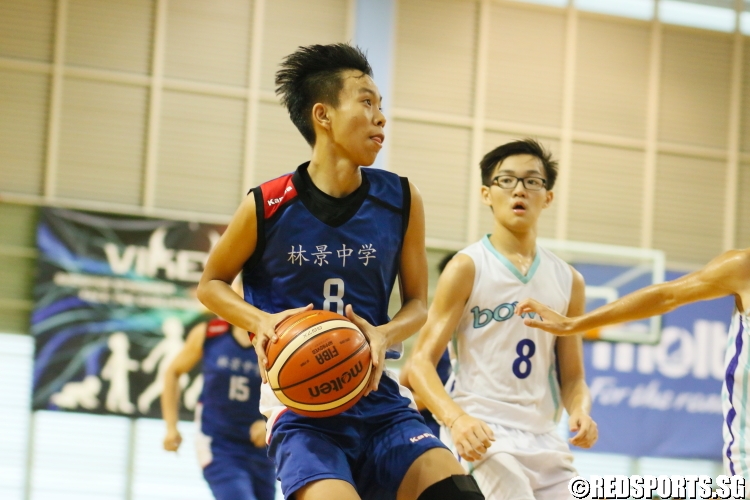 Seah Jin Yong (Woodgrove #8) driving strong to the hoop. (Photo  © Chan Hua Zheng/Red Sports)