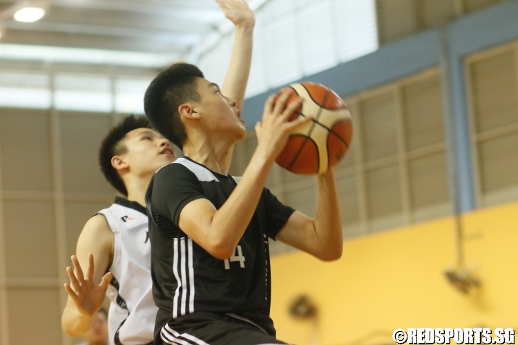 Gleen Foo Shao Ming (Anderson #14) takes aim at the basket.(Photo  © Dylan Chua/Red Sports)