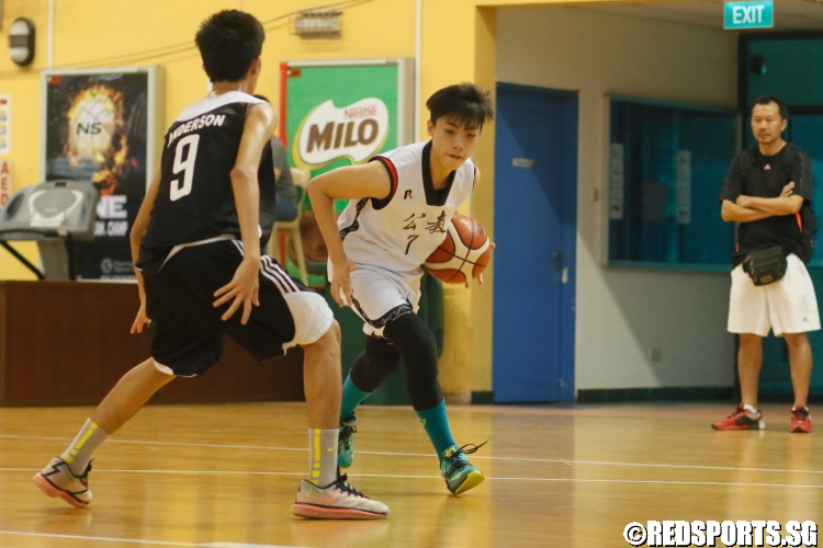 Joshua Lim (CHS #7) drives against his opponent. (Photo 10 © Dylan Chua/Red Sports)