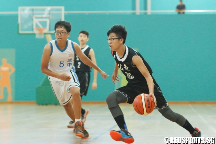 Evan Teh (CHS #69) drives to the hoop. (Photo 2 © Dylan Chua/Red Sports)