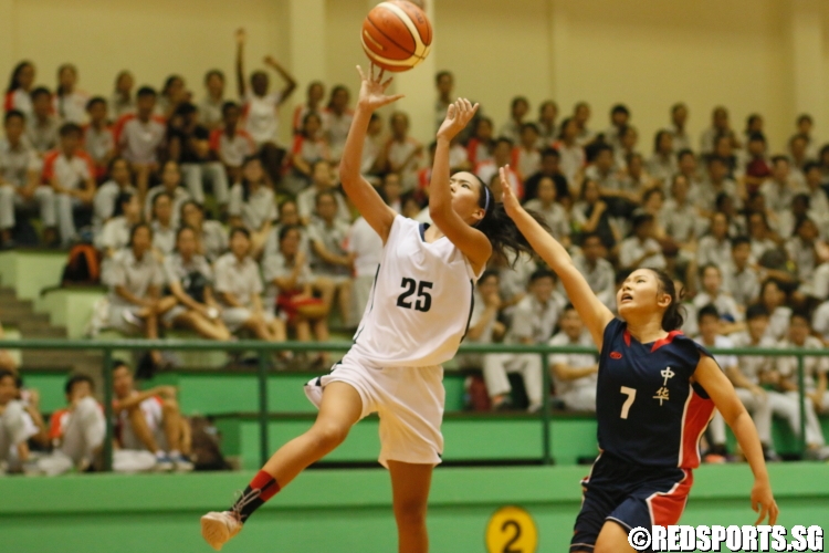 Isabelle Monteiro (CHIJ (Toa Payoh) #25) rises for a fast break layup. (Photo  © Chan Hua Zheng/Red Sports)