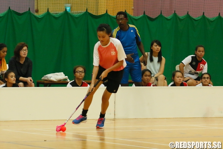 A SGS player dribbling the ball upcourt. (Photo  © REDintern Chan Hua Zheng)
