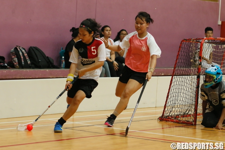 Nur Sarah Bte Abdul Rahman (EVS #5) dribbling away from her defender. (Photo  © REDintern Chan Hua Zheng)