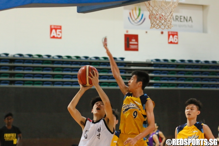 Wang Chien Chih (Peicai #15) goes for a contested lay-up.(Photo  © Dylan Chua/Red Sports)