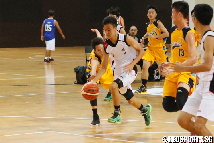A Peicai player looks to attack the paint on offense. (Photo  © Dylan Chua/Red Sports)