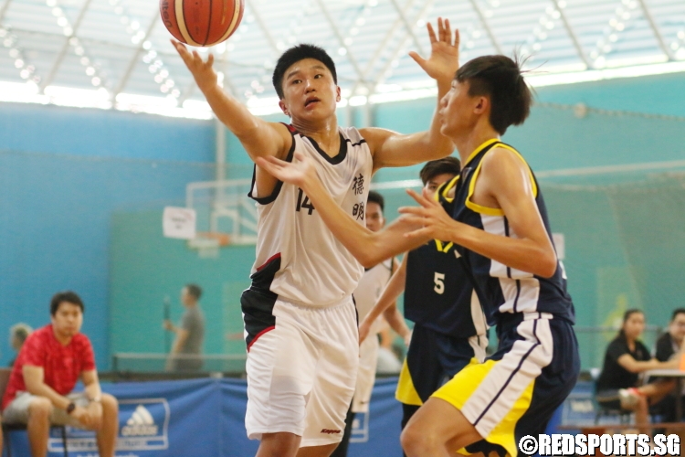 Raymond Chu (DMN #14) attempts to grab the offensive rebound. (Photo 2 © Dylan Chua/Red Sports)