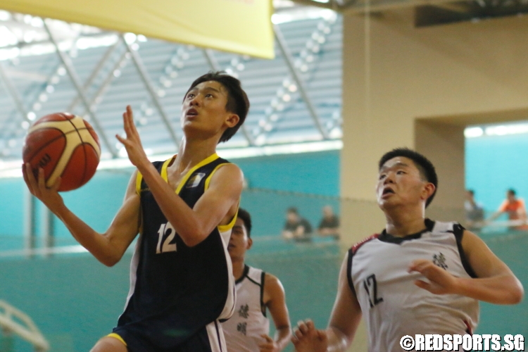 Gerald Lim (GYS #12) taking aim for a lay-up. (Photo 8 © Dylan Chua/Red Sports)