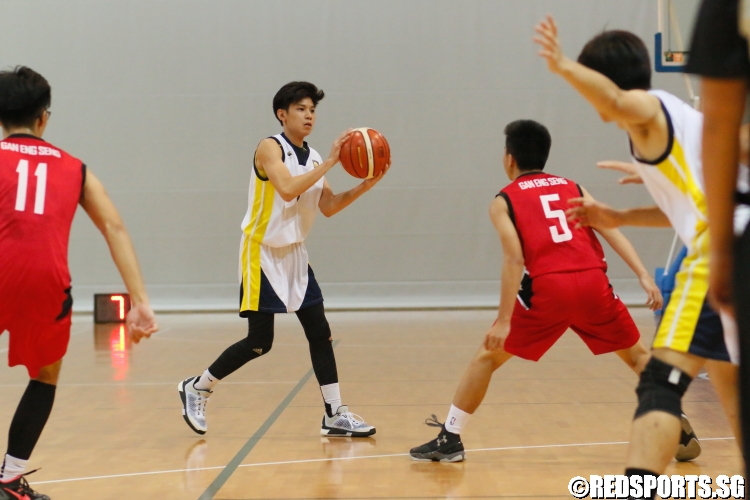 Randy (Guangyang #5) looks to pass the ball. (Photo  © Dylan Chua/Red Sports)