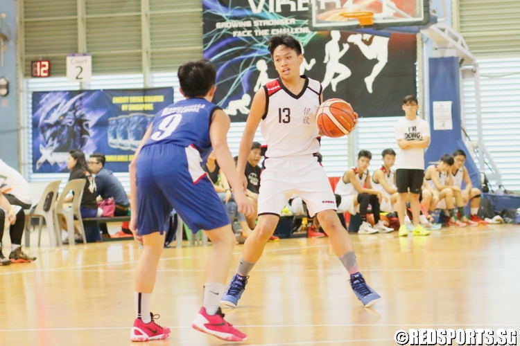Tang Wei Long (Ahmad Ibrahim #13) controls the ball on offense. (Photo 5 © Dylan Chua/Red Sports)