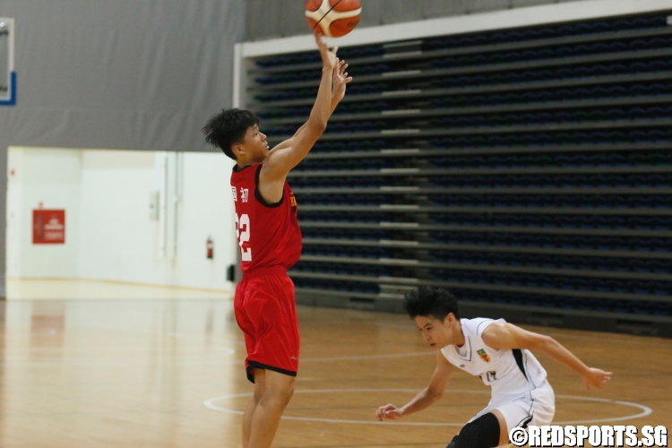 Huang Yifan (NJC #22) pulls up for three. (Photo  © Chan Hua Zheng/Red Sports)
