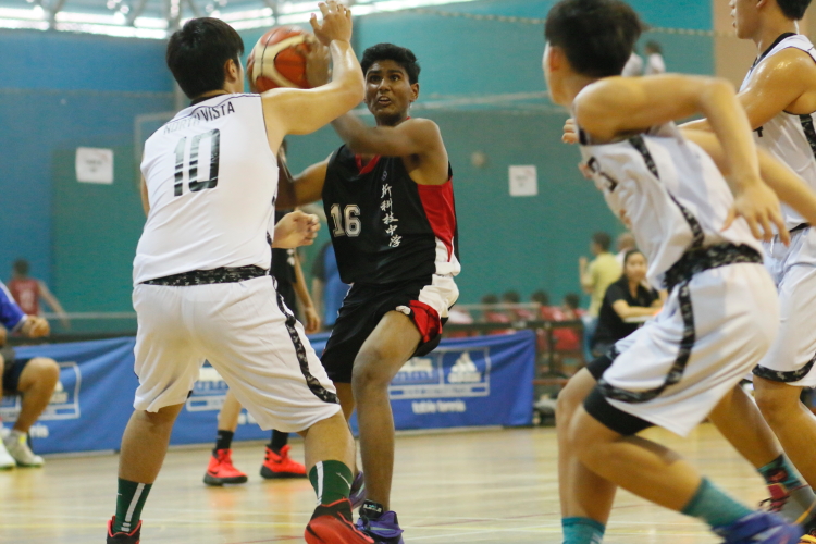 Mahidhar (SST #16)driving strong to the hoop. (Photo 11 © Dylan Chua/Red Sports)