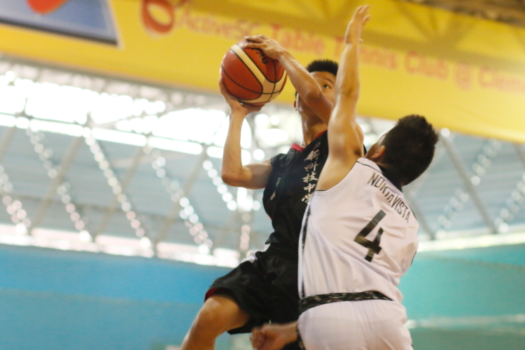 Oliver (SST #9) goes up strong for the lay-up. (Photo 14 © Dylan Chua/Red Sports)
