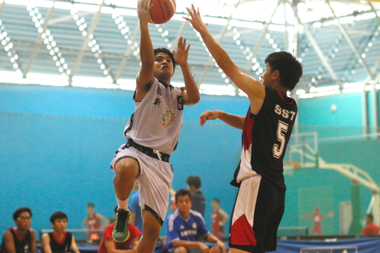 Christian Co Pepito (NV #19) rises for the lay-up. (Photo 8 © Dylan Chua/Red Sports)