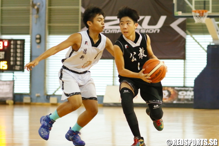 Justin Lee (CHS #1) driving past his defender. (Photo  © Chan Hua Zheng/Red Sports)