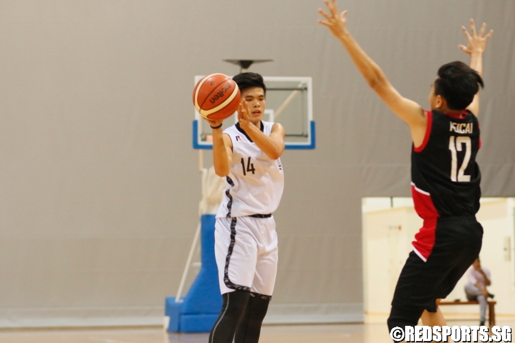 Wong Wei Hong (YYS #14) dishing the ball. (Photo  © Chan Hua Zheng/Red Sports)