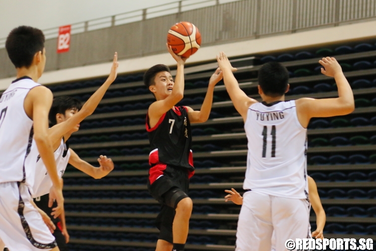 Nicholas Lim (PCS #7) puts up a floater over the defense. He had a game-high 15 points. (Photo  © Chan Hua Zheng/Red Sports)