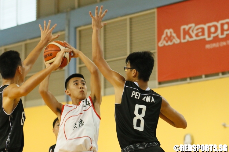 (YCK #24) goes up strong to the basket. (Photo  © Dylan Chua/Red Sports)