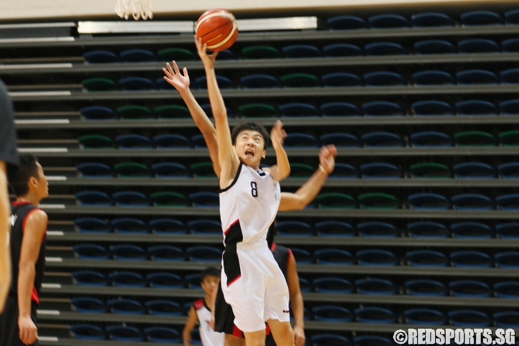 Queenstown's #8 goes up for a layup. He had 11 points in the game. (Photo  © Chan Hua Zheng/Red Sports)