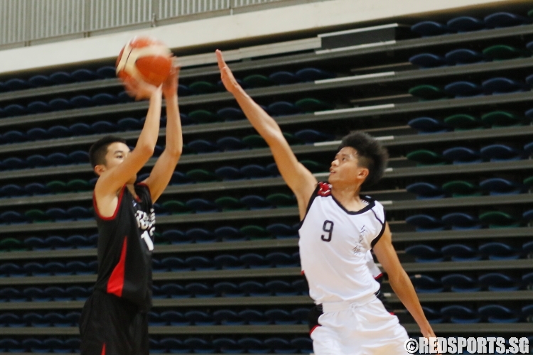 Gildon Tan (#13) shooting a three over his defender. (Photo  © Chan Hua Zheng/Red Sports)
