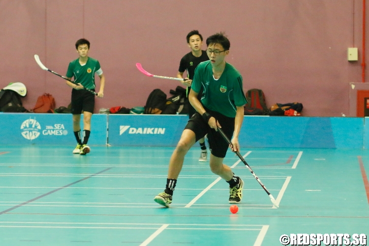 Charles Goek (RI #17) with possession of the ball. (Photo 4 © Dylan Chua/Red Sports)