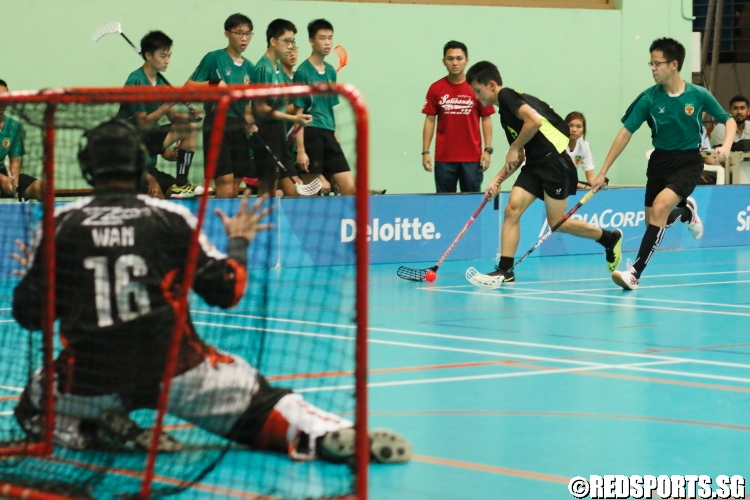 A Bedok South advances the ball. (Photo 7 © Dylan Chua/Red Sports)