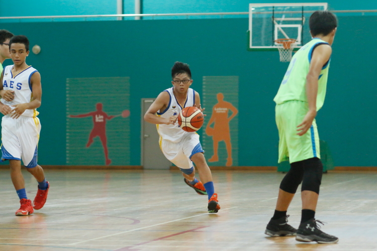(AES #4) drives to the basket. (Photo  © REDintern Dylan Chua)