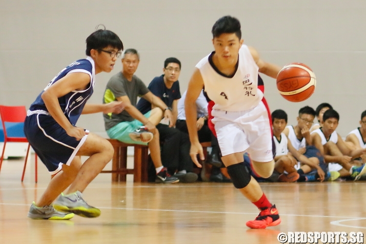 Chin Jun Kiat (Bartley #4) driving past his defender.(Photo  © REDintern Chan Hua Zheng)
