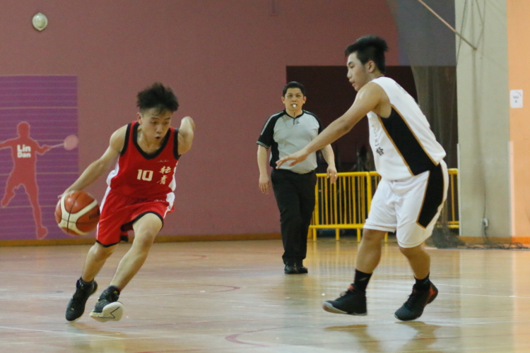 (Yuan Ching #10) drives past his opponent. (Photo  © REDintern Dylan Chua)