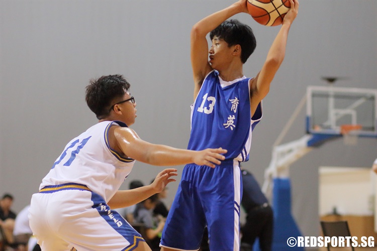 Ser Kai Le (YYS #13) looks for a teammate. (Photo 3 © Dylan Chua/Red Sports)