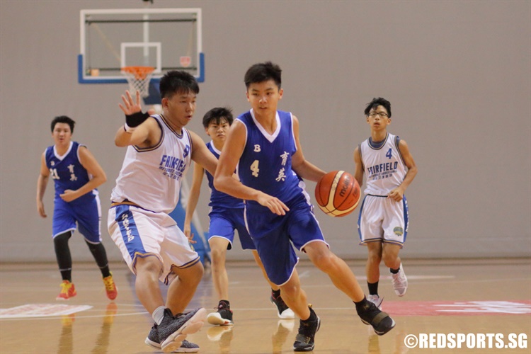 Toh Ze Sheng (YYS #4) drives to the basket against Fairfield Methodist. (Photo 4 © Dylan Chua/Red Sports)
