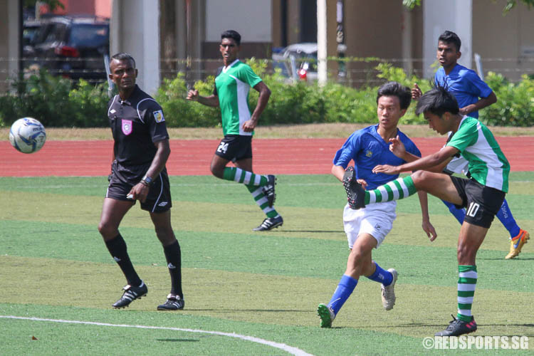 Russell Frederick David (TPJC #10) kicks the ball  for clearance. (Photo © Chua Kai Yun/Red Sports)