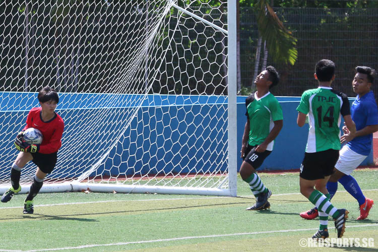 Goalkeeper of AJC saves a goal. (Photo © Chua Kai Yun/Red Sports)