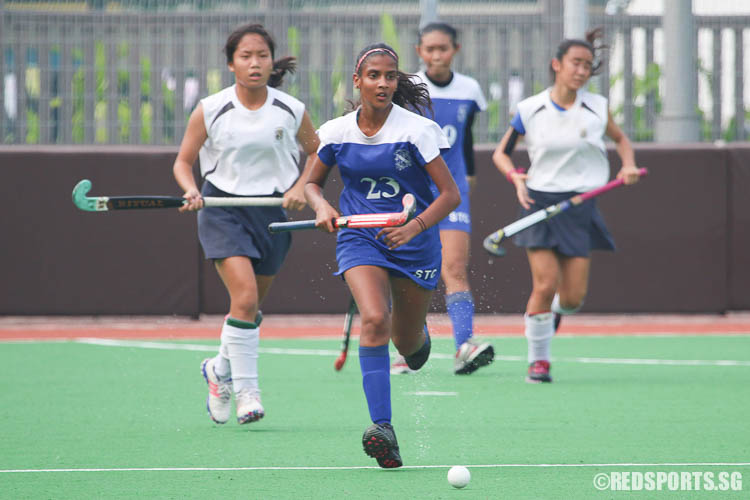 Dhaaneya D/O Ramasamy (STC #23) runs for the ball. (Photo © Chua Kai Yun/Red Sports)