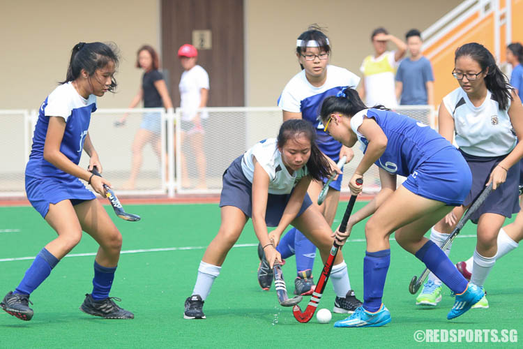 Players from both schools contest for the ball. (Photo © Chua Kai Yun/Red Sports)