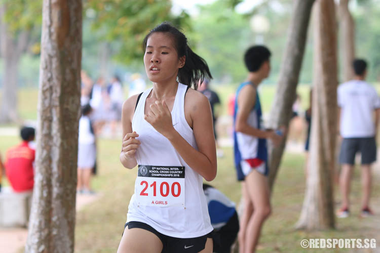 Ng Qi Hui (#2100) of VJC came in seventh with a timing of 15:47.03. (Photo © Chua Kai Yun/Red Sports)