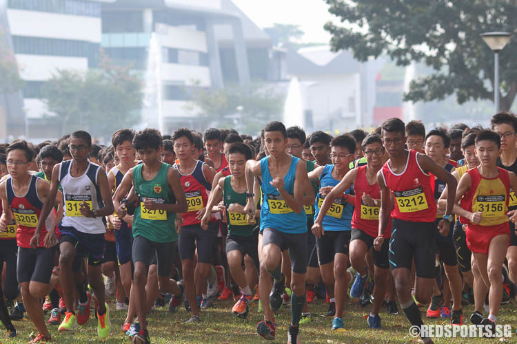 Runners from the B Division Boys category starting off their race. (Photo © Chua Kai Yun/Red Sports)