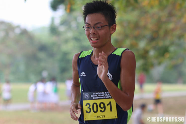 Fang Yiyang (#3091) of Commonwealth Secondary came in sixth with a timing of 16:54.70. (Photo © Chua Kai Yun/Red Sports)